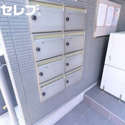 部屋の前に自転車を停められます。