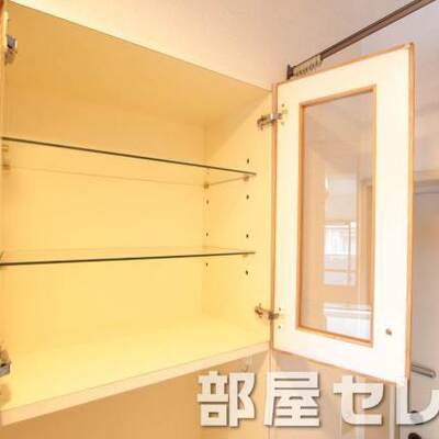 キッチン周辺に収納充実しています。