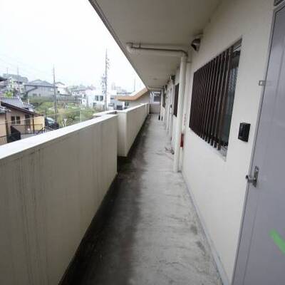 共用廊下も広いです。