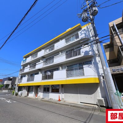プライバシー重視の玄関前です