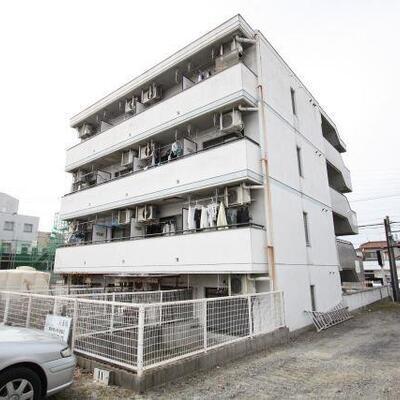 落ち着いた外観の耐震建物です。