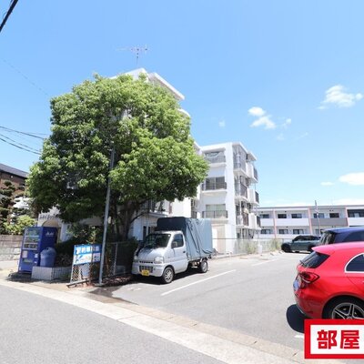 ゴミ捨て場はすぐそばにあります。