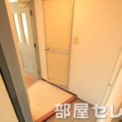 玄関からの写真です。