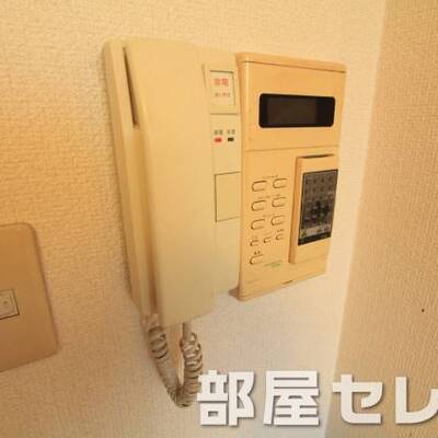インターホン付いてます。