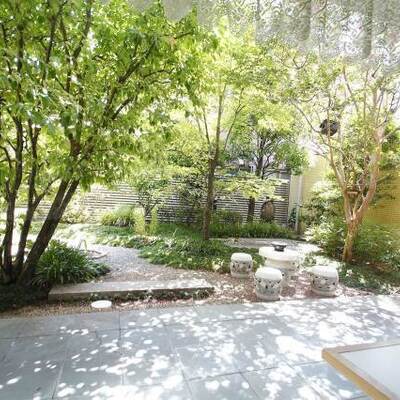 食堂横の庭園