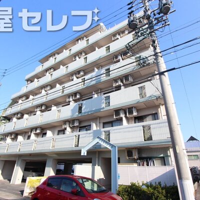 タイル貼りでキレイな外観です。