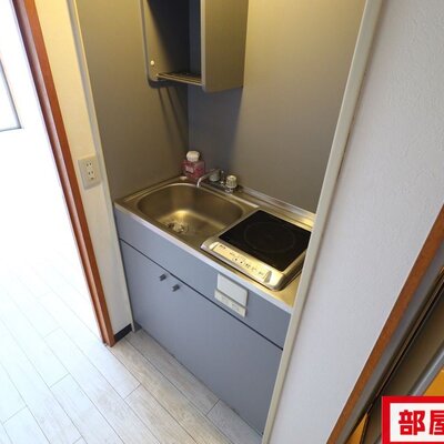 シンプルなキッチン。