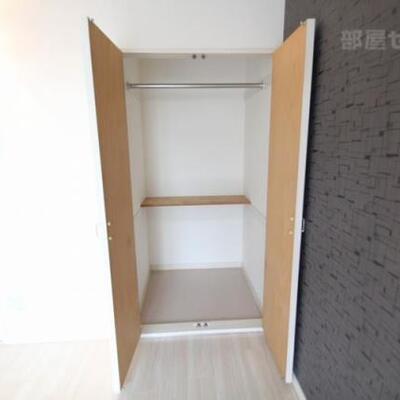 クローゼット広いでしょ。