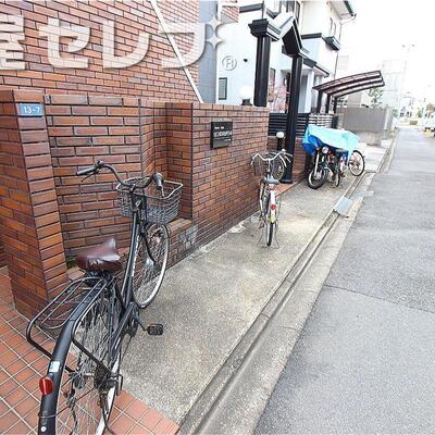 間口の広いローカ。