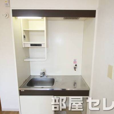 キッチンの上に収納できます。イメージ写真