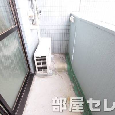 大きめサイズのベランダで洗濯物もたくさん干せます。
