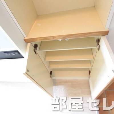 嬉下駄箱完備です。