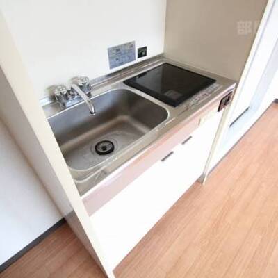 1口電気コンロのシステムキッチンです。