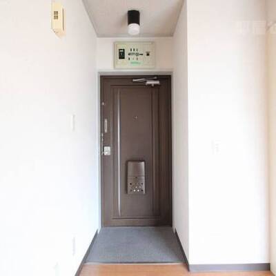明るい玄関です。