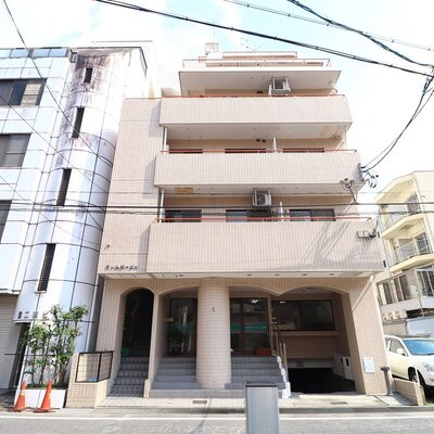 正面から見た外観です。